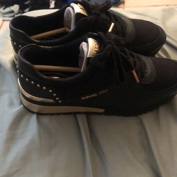Michael kors Gold and a Black sneakers - Picture 2 of 4